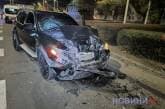 В Николаеве BMW Х5 столкнулся с маршруткой: два человека получили травмы (фото, видео)