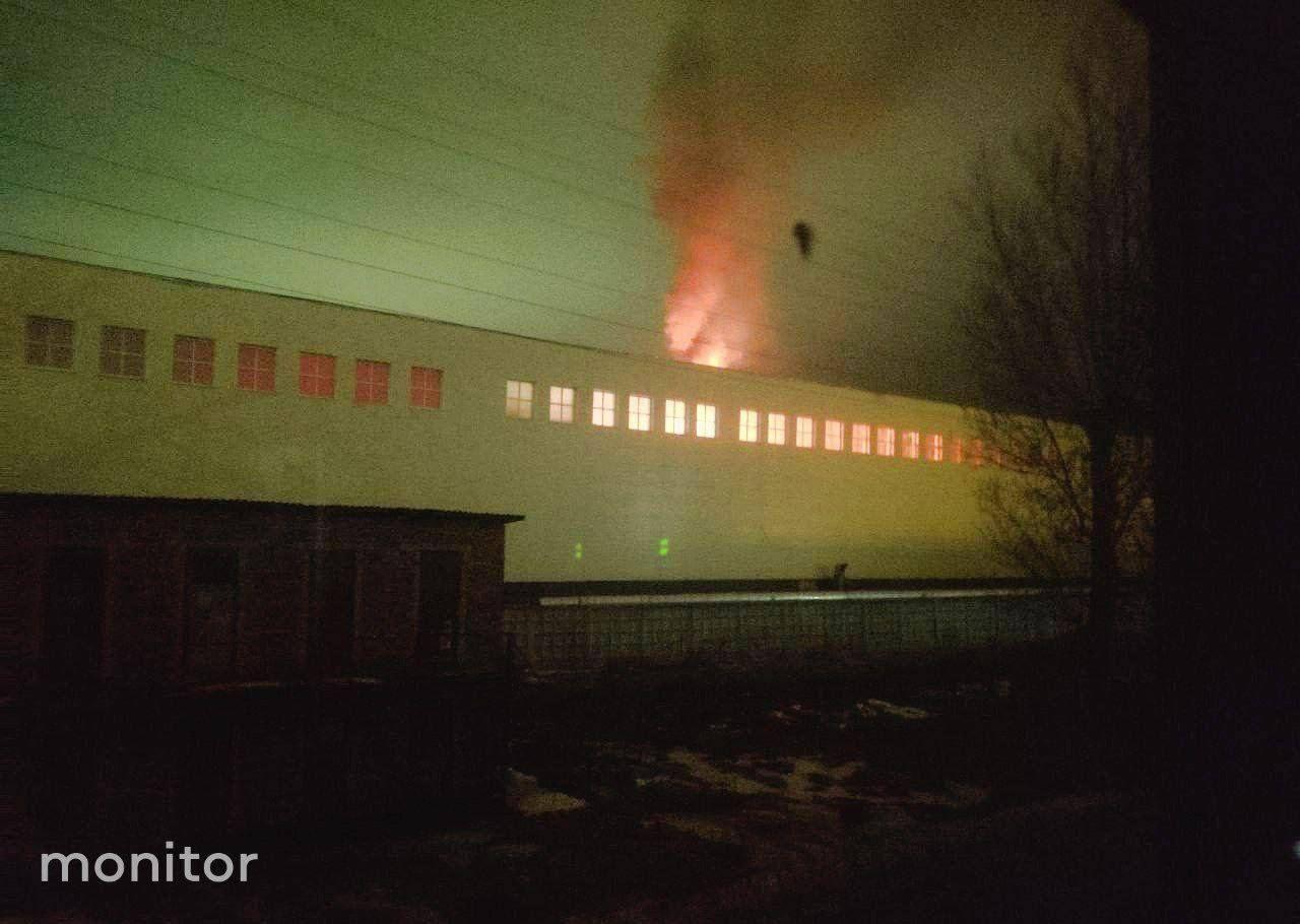 Беспилотники ночью атаковали Смоленский авиационный завод.