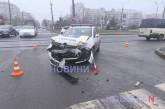 В Николаеве произошла авария: столкнулись полицейский автомобиль и Nissan, в результате чего один человек получил травмы.