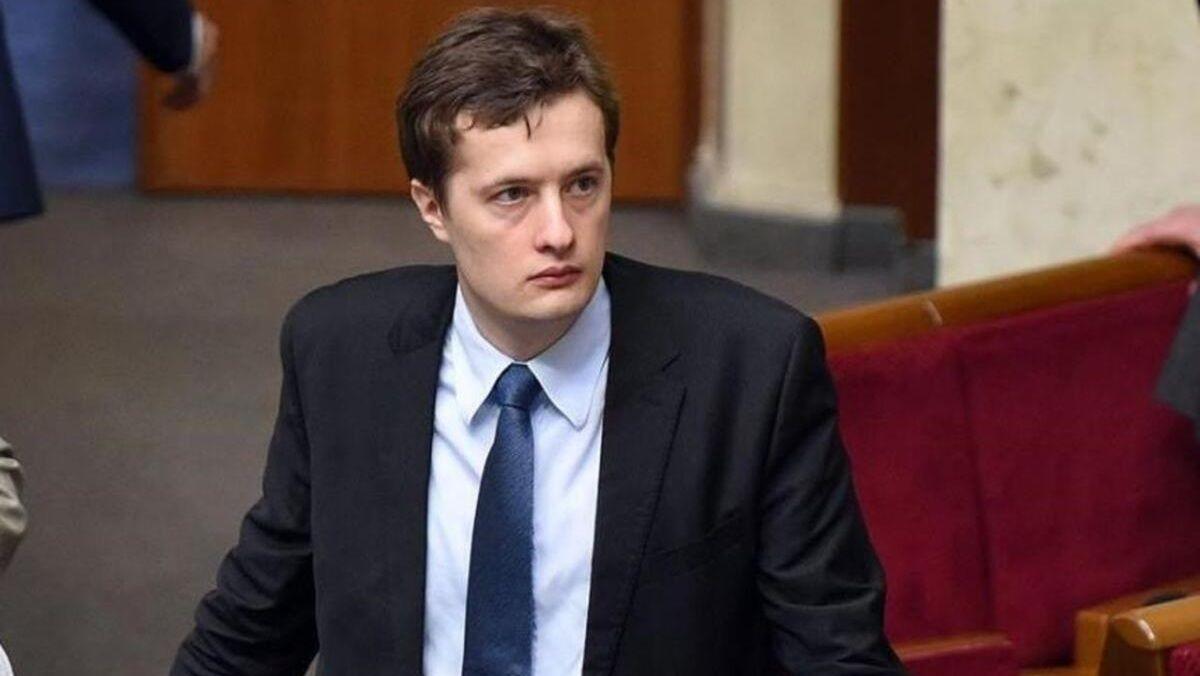 Before leaving for the UK, Petro Poroshenko's son was removed from military registration.