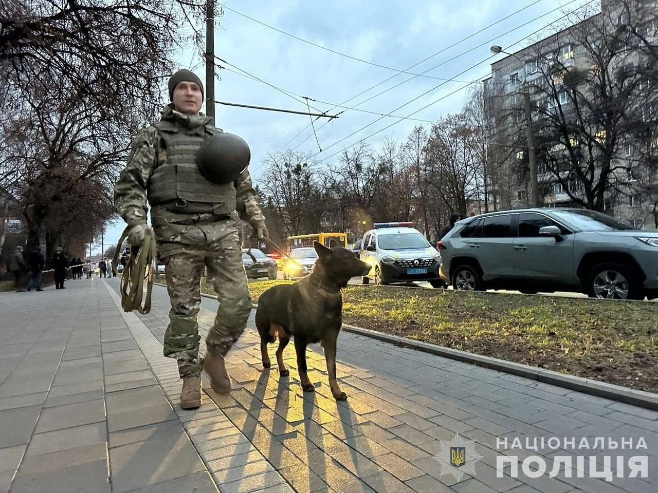 В Ровно в здании ТЦК прогремел взрыв, есть погибший и раненые.