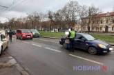 В Николаеве произошло ДТП между Mercedes и Hyundai, в результате которого пострадала девушка.