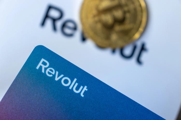 Необанк Revolut офіційно запустив свою діяльність в Україні: які функції доступні користувачам.