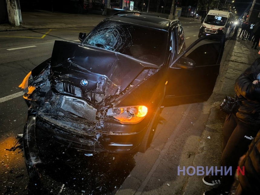 BMW Х5 врезался в маршрутку в Николаеве: двое пострадавших (фото, видео)