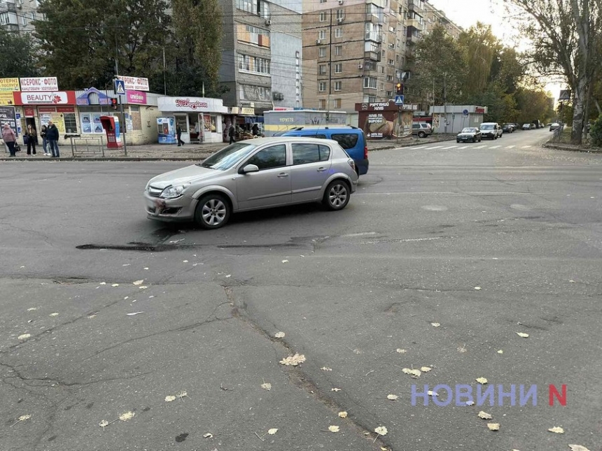 На перекрестке в Николаеве «Опель» врезался в «Славуту»