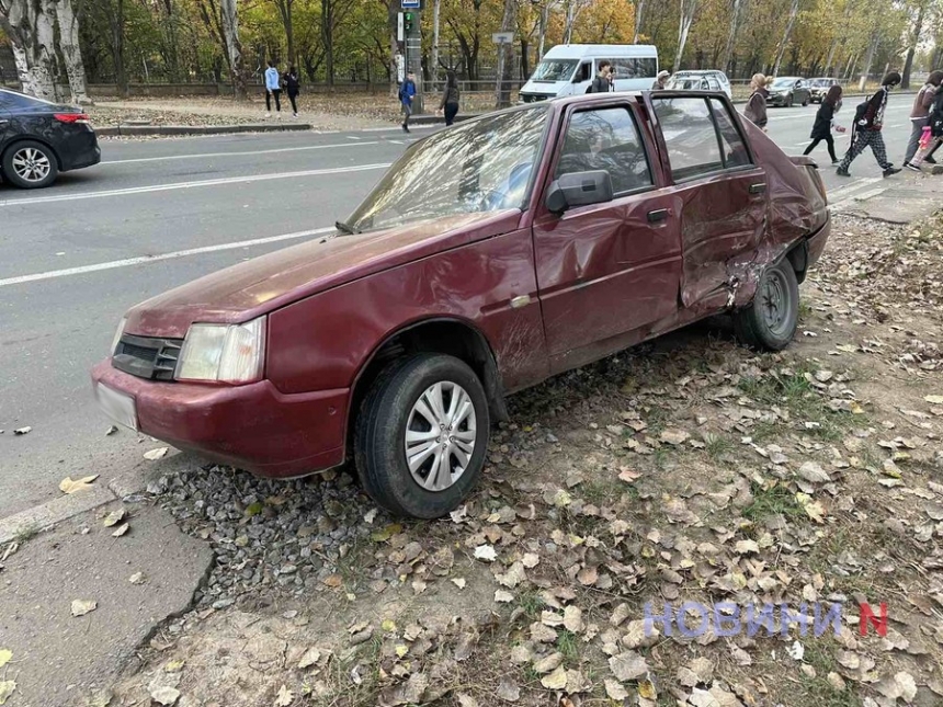 На перекрестке в Николаеве «Опель» врезался в «Славуту»