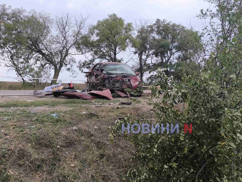 Один погибший, пятеро пострадавших: лобовое ДТП на трассе под Николаевом