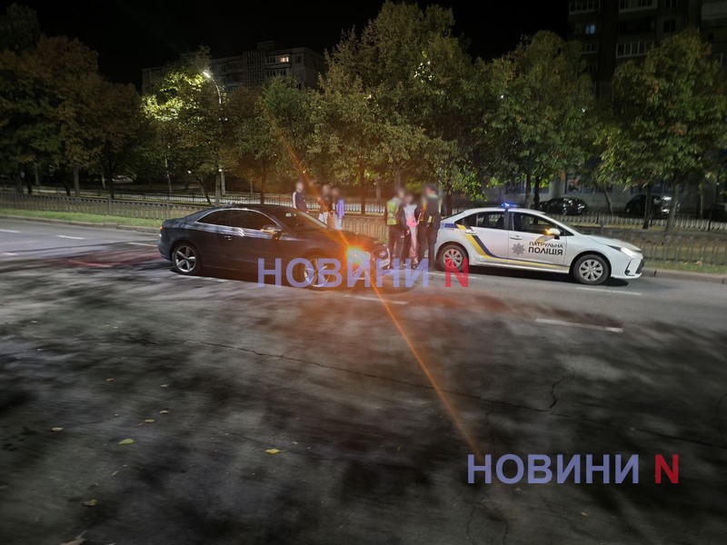 В центре Николаева столкнулись Audi и микроавтобус Mercedes