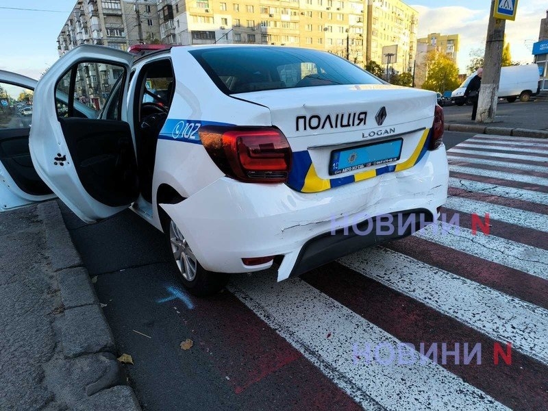 В центре Николаева «Газель» врезалась в полицейский автомобиль