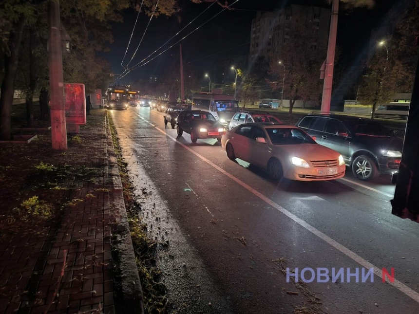 В центре Николаева столкнулись «Скания» и «Фольксваген»: образовалась огромная пробка