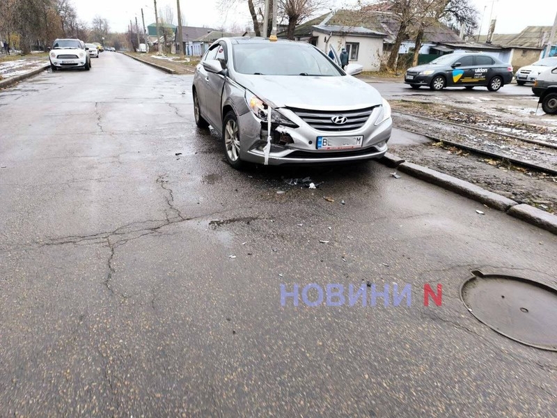 На перекрестке в Николаеве столкнулись «Хюндай» и «Ниссан»