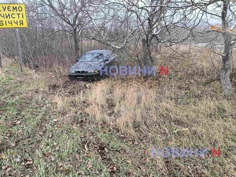 Под Николаевом две машины слетели с обледеневшей дороги в кювет: пострадал 8-летний ребенок