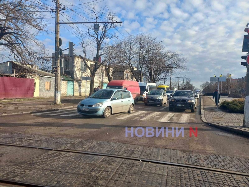 В центре Николаева столкнулись два «Мерседеса»