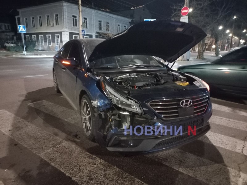 В центре Николаева столкнулись два автомобиля Hyundai