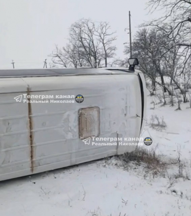 Маршрутка перевернулась под Николаевом